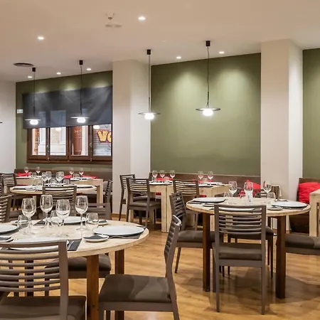 Hotel Don Jaime 54 Saragoça
