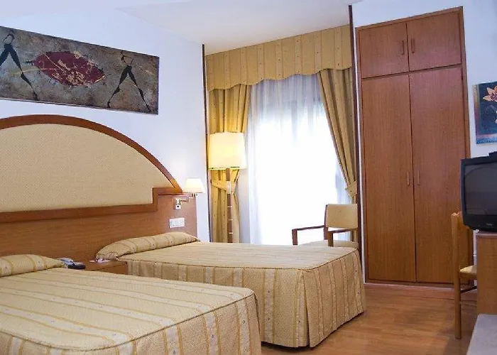 Don Jaime 54 Отель Сарагоса