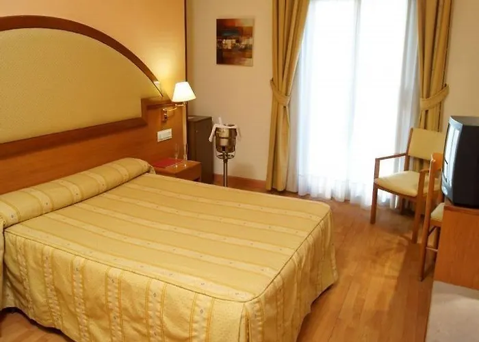 Отель Don Jaime 54 3*