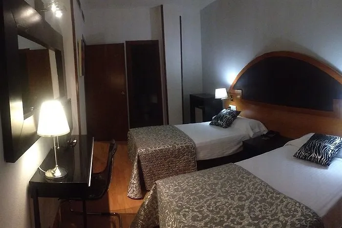 Don Jaime 54 Отель Сарагоса